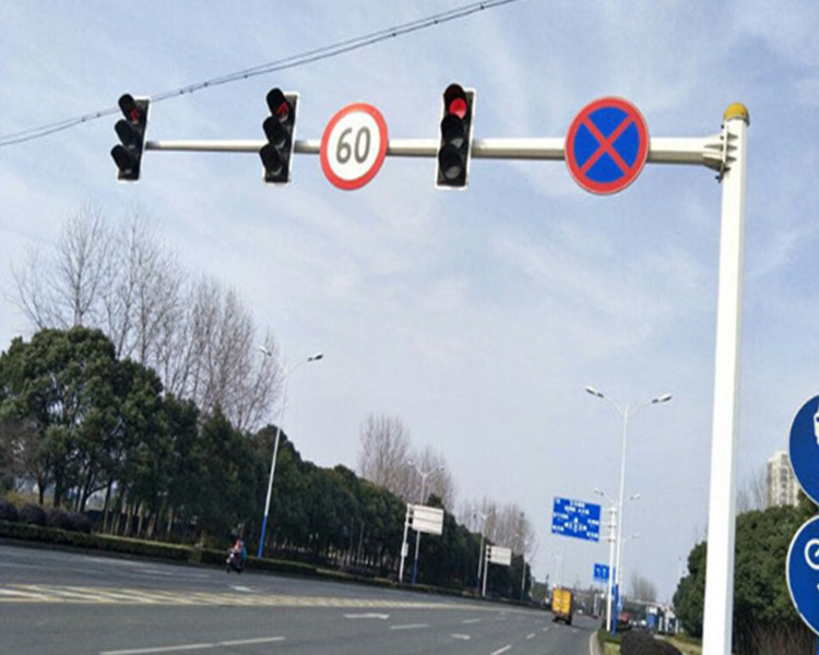 太原鑫雨杭電器設(shè)備求教山西道路監(jiān)控桿設(shè)置的注意事項(xiàng)有什么？